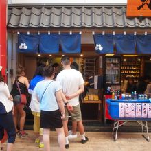 メロンパンのお店はいつも行列