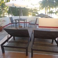 テラス向こうはビーチ