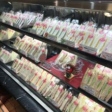 たくさんのサンドイッチにワクワク♪