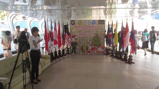 クリスマスシーズンのアマリン プラザ