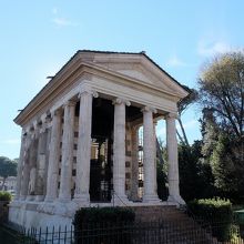 グレコ・ローマン建築の　フォルトゥーナの神殿