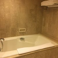 割と深い湯船で広くて良かった。