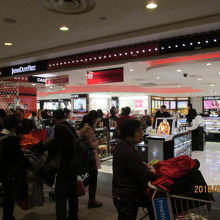 免税店。