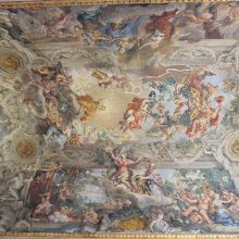 大広間の天井にある　コリトーナ　神の摂理の勝利