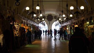 お土産店が並んでいるのが壮観