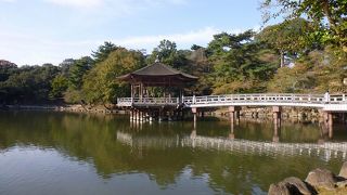 浮見堂あっての鷺池