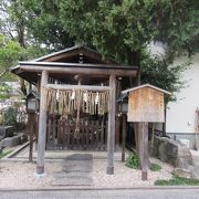 西陣にある霊石言い伝えの神社