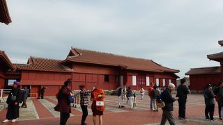 沖縄サミットの時 は、ここで晩餐会が開かれました