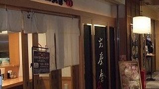 東京駅八重洲地下中央口を出て近いです