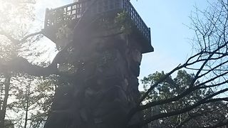 上部が洋風、下部が和風の建造物