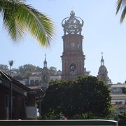 プエルト・バジャルタの旧市街地にある街のシンボルの聖母教会です。