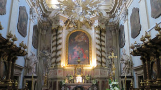 思わず目をみはるバロック様式の内陣