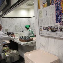 朝食。お総菜が並びます