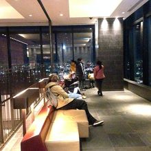 31Fエレベーターホール。ここからも夜景が楽しめます♪