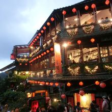 この位置からの写真はパンフレットなどでよく目にします。