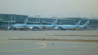 最近は市内に近い金浦空港便も増えています！