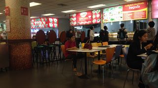 1Ｆのフードコートが便利