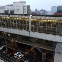 窓からすぐの新幹線高崎駅