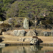 中央に妹山背山の間の玉笹石が写っています。子宝を祈る石です。