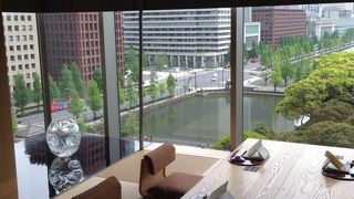 お堀が見える個室