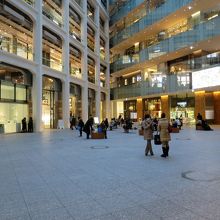 館内は、まあ、何と贅沢な使い方