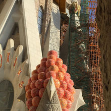 塔の途中から見えた不思議なオブジェ