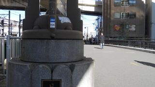 横浜駅きた東口を出てすぐ