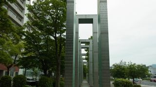 形が門だったので平和の門