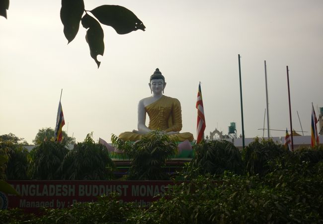 意外に大きな寺院
