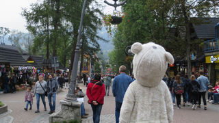 朝早くから夜遅くまで賑わっています