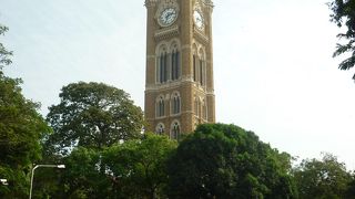 ビッグベンを模した時計塔