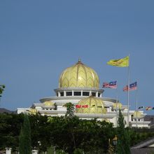 すばらしい王宮の建物！