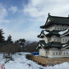 岩木山と弘前城天守閣