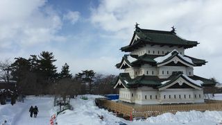 今だけ天守閣と岩木山の写真が撮れます！