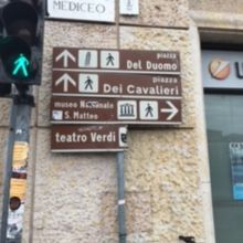 標識をみながら▶