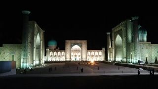 サマルカンドに来てここを外す人はいないでしょう