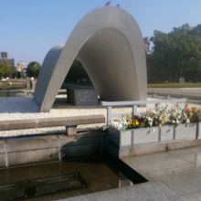 原爆で亡くなられた方々の慰霊碑