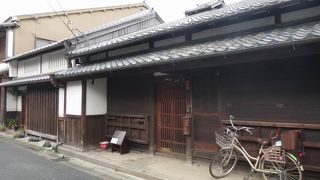昔ながらの町家が残っています