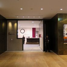 ２・３階には無料の博物館「インターメディアテク」