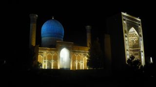 ティムール遺族が眠っている