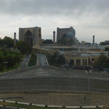 ビビハニムモスクを眺めることができる