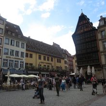 左端が観光案内所