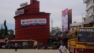 ユニークな螺旋状の店