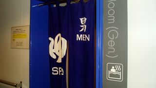 ゆったり足を伸ばせる展望風呂