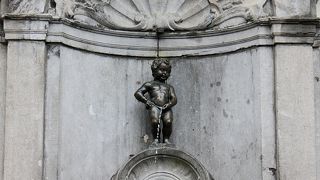 小便小僧の「ジュリアン君」、どんな服を着ているのか？楽しみに見に行きましたが、生まれたままの姿でした！