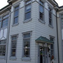 旧倉敷役場だそうです。