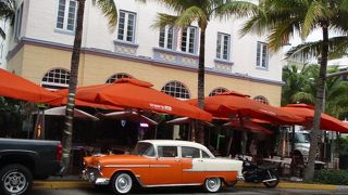 パステルカラーのアールデコスタイルの建物が並ぶオーシャンドライブが中心です。