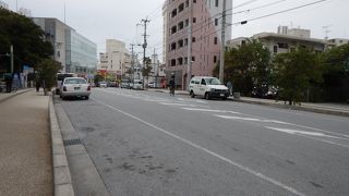 てんぶす那覇の横の通り