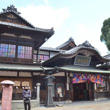 風格のある本館入り口