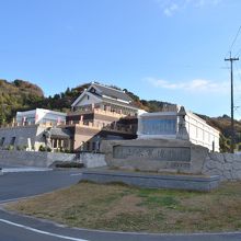 海際に建つ博物館
